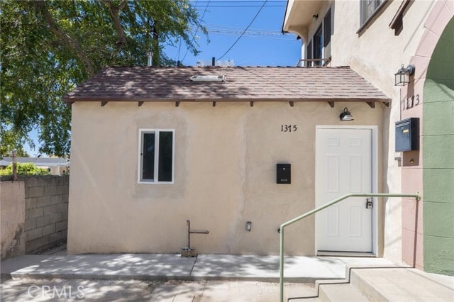 Building Photo - 1375 N Mentor Ave
