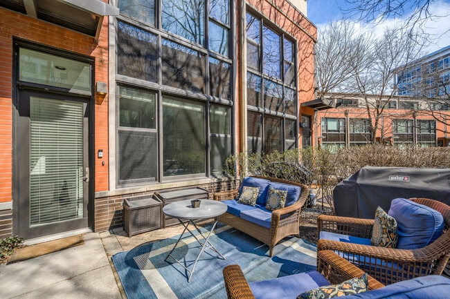 Building Photo - 925 N Howe St