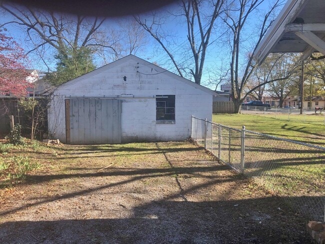 Building Photo - Scruggs