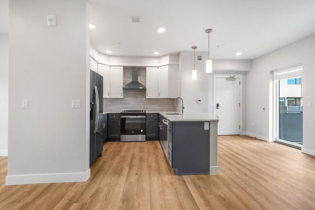 Building Photo - 903 Main St