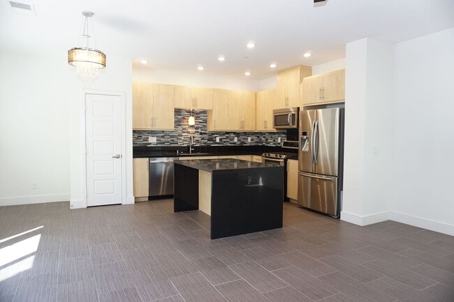 Building Photo - Upgraded 2B/2.5BA townhouse at Civita Comm...