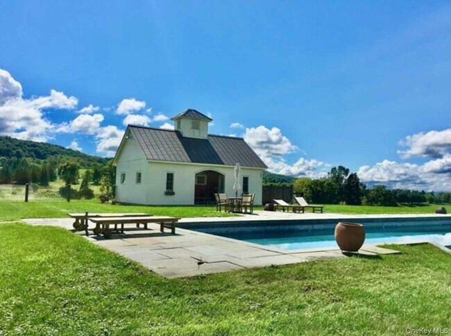 Foto del edificio - 162 Amenia Union Rd