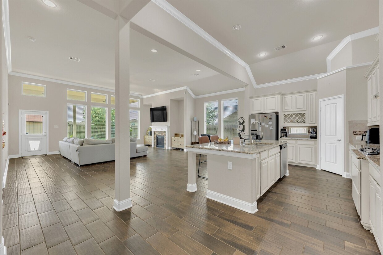 Primary Photo - 24119 Kingdom Isle Ln