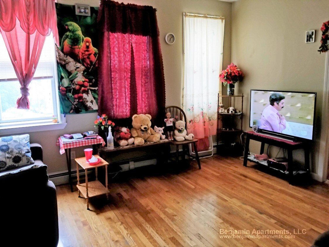 21 Woodlawn Ave Unit 3, Chelsea, MA 02150 Apartment for Rent in