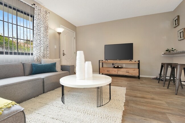 Building Photo - The Oasis Apartments