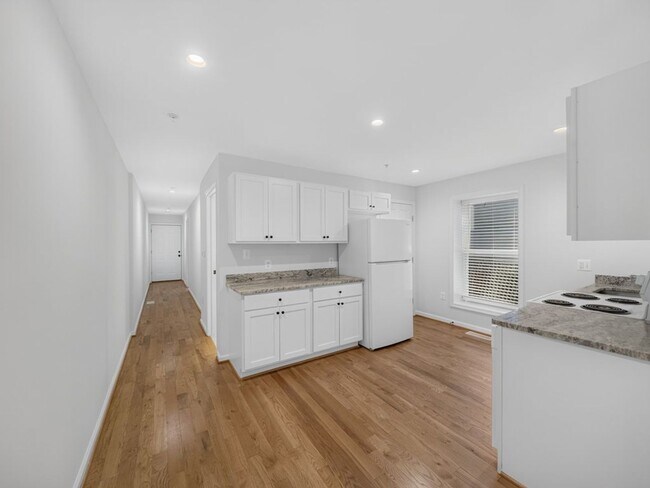 Building Photo - Newly Built 4BR/3BA Two-Level Townhome with Parking - Minutes to Navy Yard & Capitol Hill