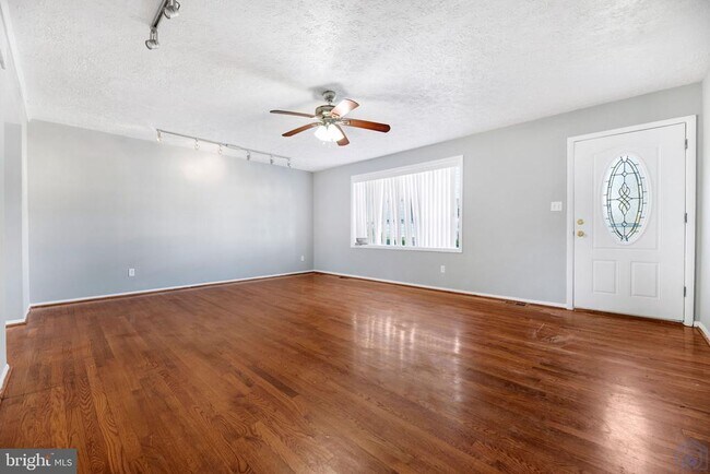 Foto del edificio - 421 Gatewood Ct