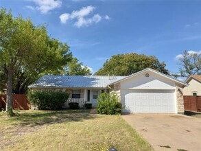 Building Photo - 2110 Meadow Brook Dr