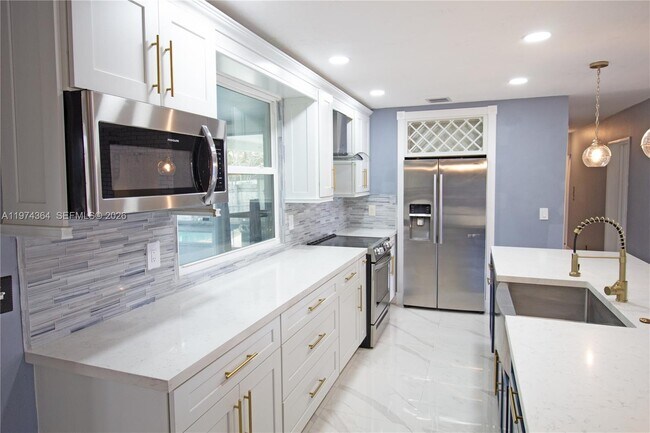 Foto del edificio - 6802 NW 78th St