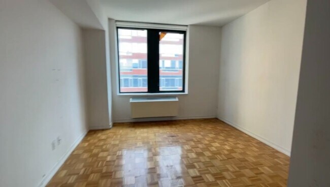 Foto del edificio - 2 S End Ave