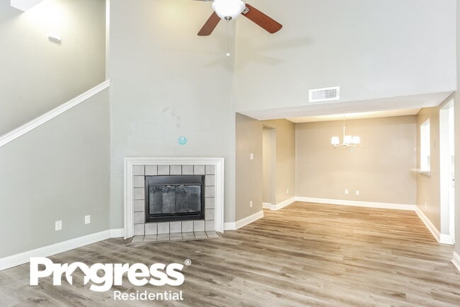 Building Photo - 6338 Los Altos Dr