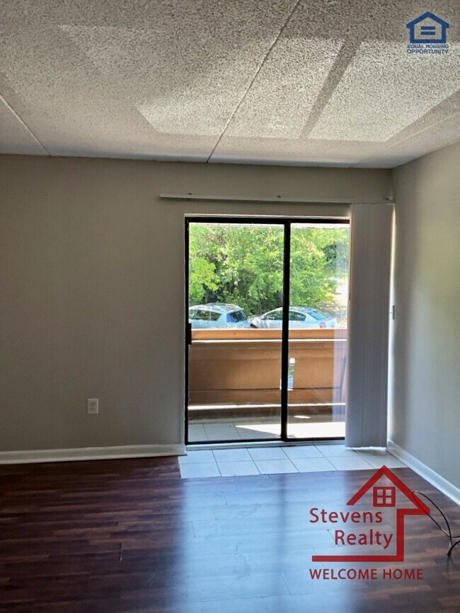 Building Photo - 915 S Seminole Dr