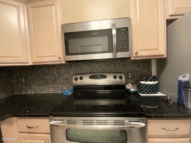 Foto del edificio - 2811 Lee Oaks Ct