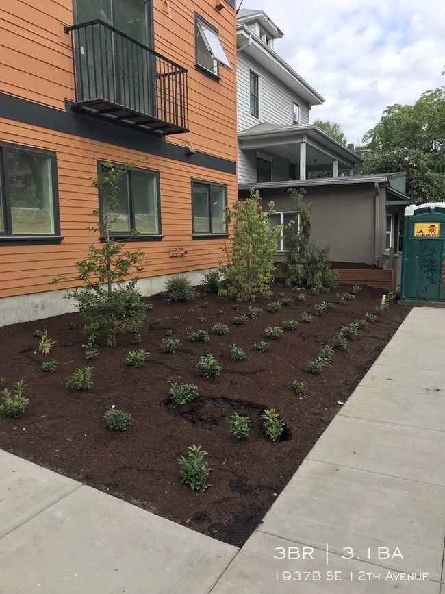 Building Photo - 1937B SE 12th Ave