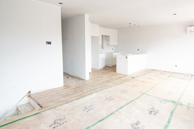 Photo du bâtiment - Unit 1A | Main Level | 2 Bedroom, 1 Bathroom