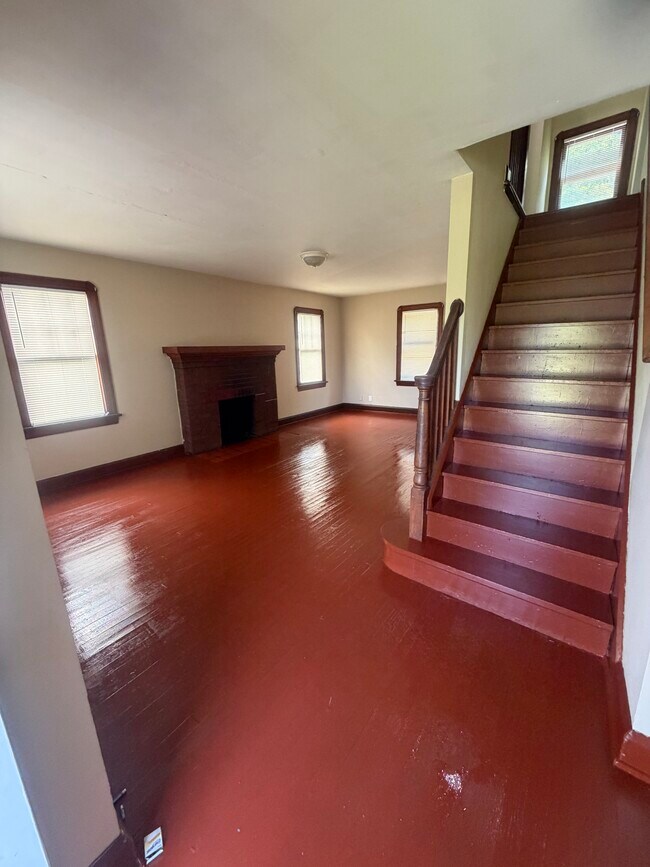 Foto del edificio - 35 W Ravenwood Ave