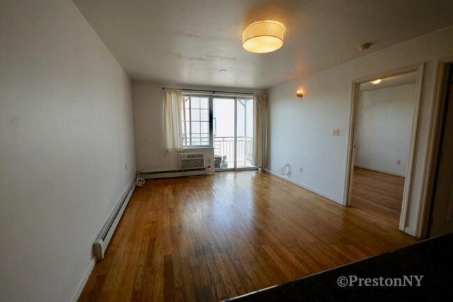 Foto del edificio - 667 Grand St