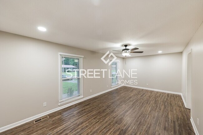 Building Photo - NOW OFFERING HALF OFF FIRST FULL MONTH!!