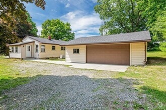 Building Photo - 3005 S Hickory Ridge Rd