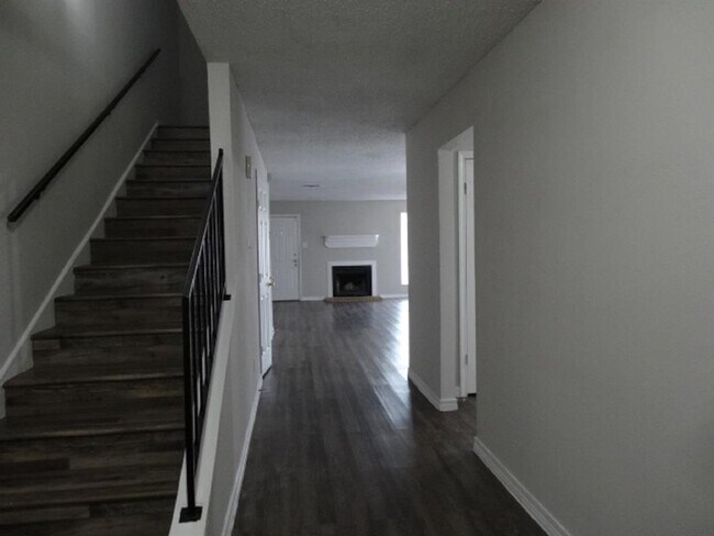Foto del edificio - 15523 Weldon Dr