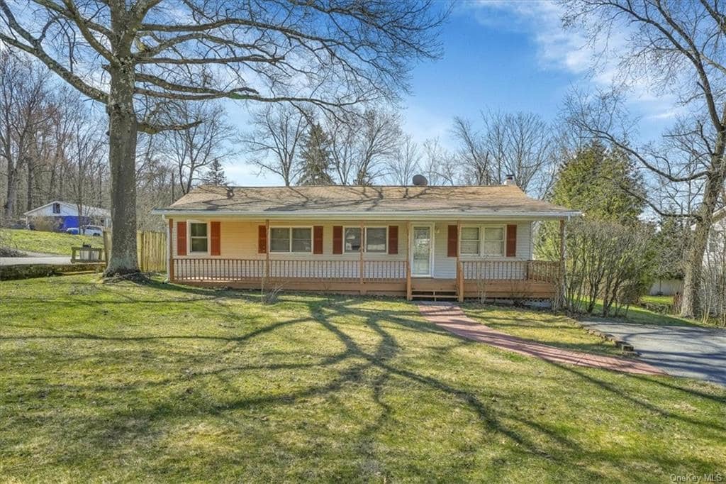 Primary Photo - 66 Orchard Lake Dr