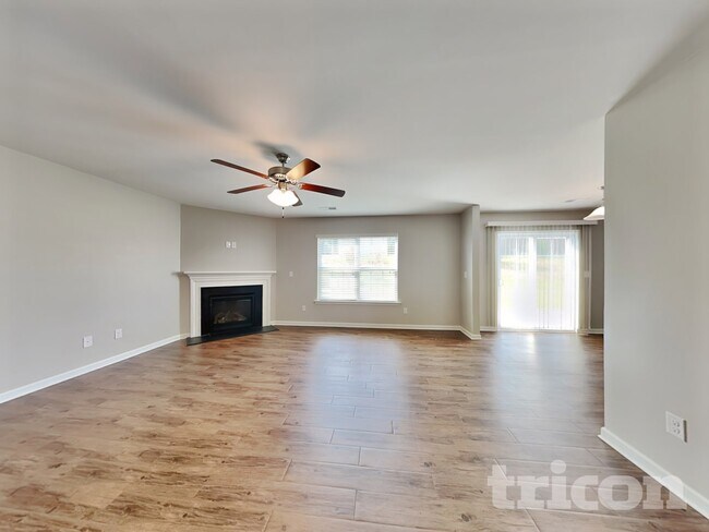 Building Photo - 452 Victory Ln