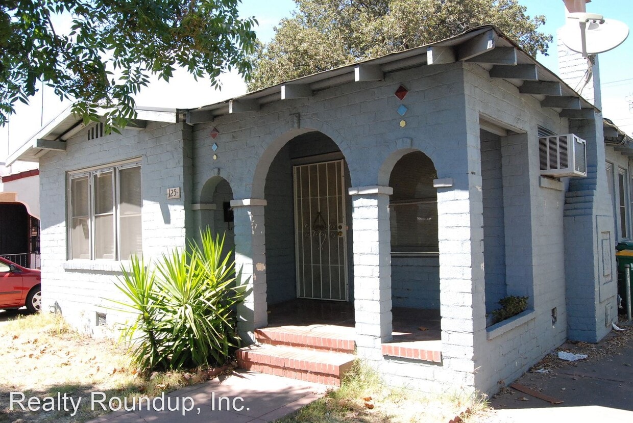 2 br, 1 bath House 125 E Sonoma Ave House Rental in Stockton, CA
