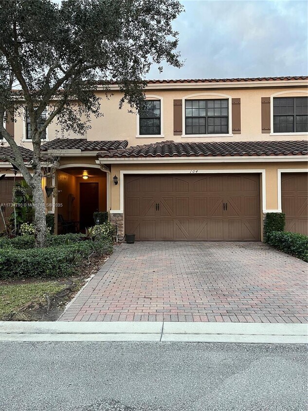 Photo - 104 Riverwalk Circle East, Plantation, FL 33325 - 3 BR 2.5 BA Townhouse