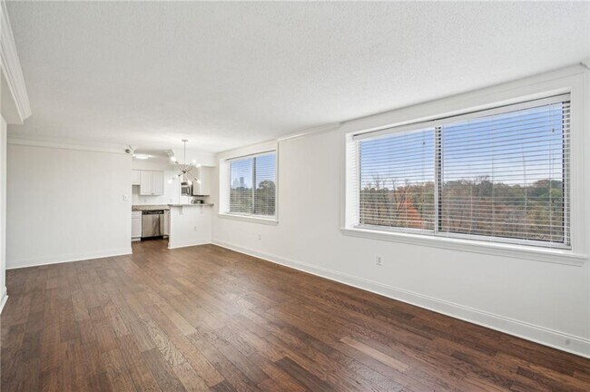 Foto del edificio - 2479 Peachtree Rd