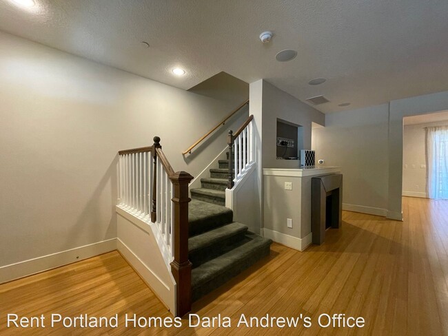 Building Photo - 3 br, 2.5 bath House - 617 SW Trillium Cre...