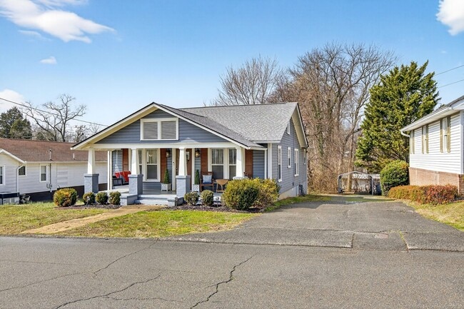 Building Photo - Fully Furnished Historic Home
