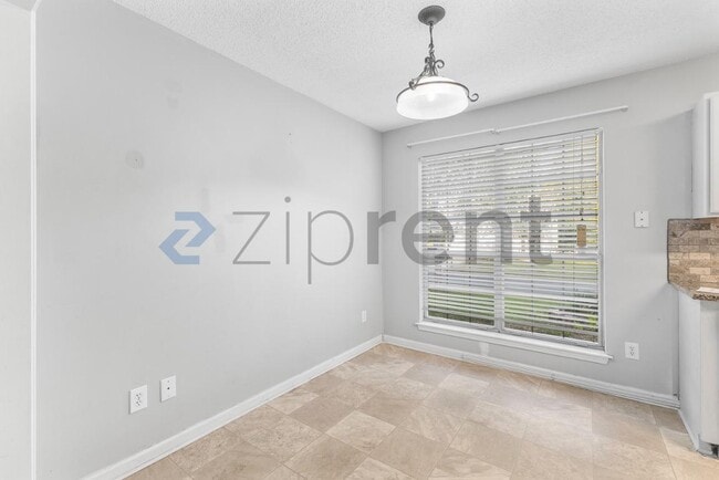 Foto del edificio - 922 Treasure Pl SW