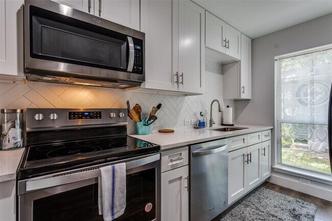 Foto del edificio - 3806 Southway Dr