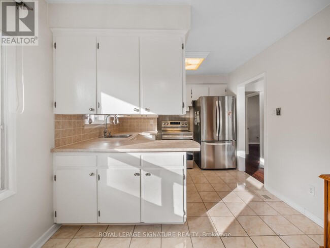 Building Photo - 712 Brimorton Dr