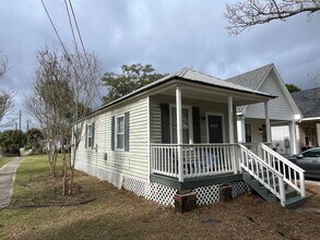 Building Photo - 1301 N 8th Ave