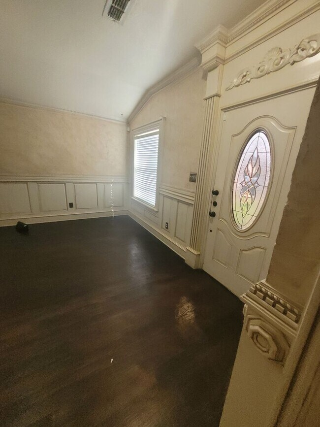 Building Photo - Great 3 bedroom in Meadowbrook area! Ask a...