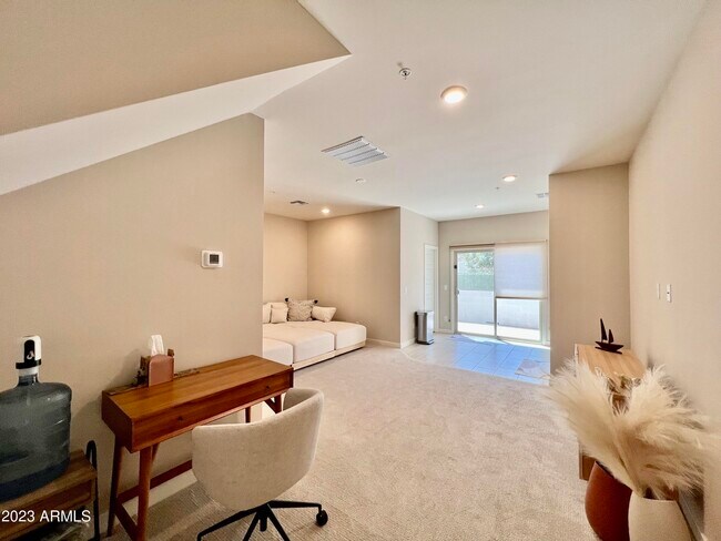 Foto del edificio - 2145 W Harmont Dr