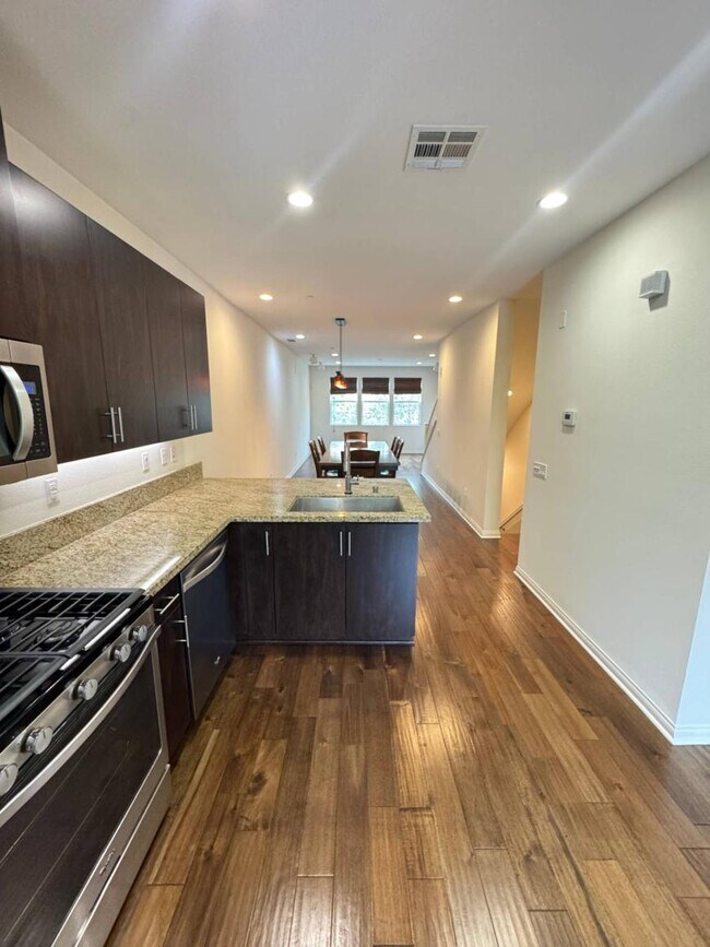 Foto del edificio - 2.0 bedroom in Azusa California 91702