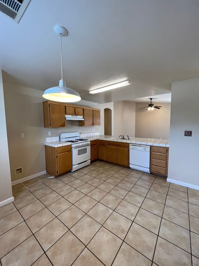 Building Photo - 6204 Straub Ln