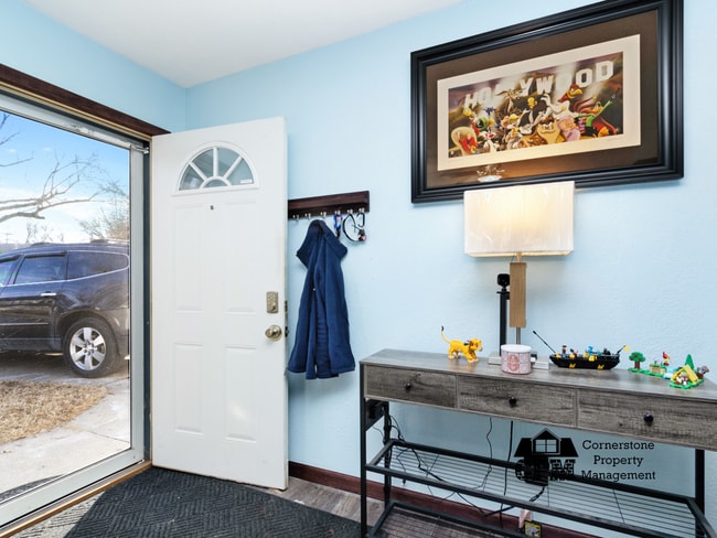 Building Photo - Cozy cul-de-sac home