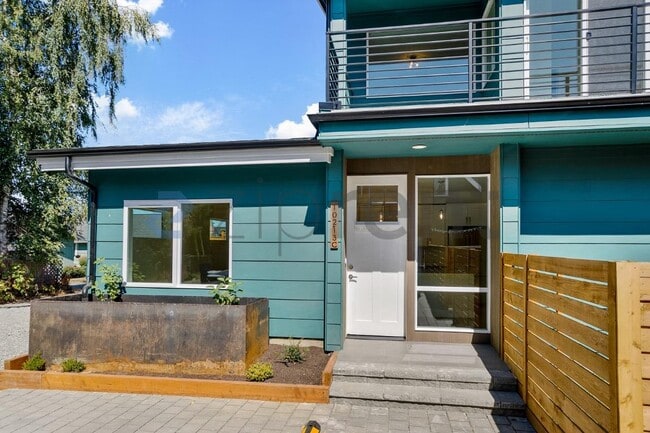 Building Photo - Unit C