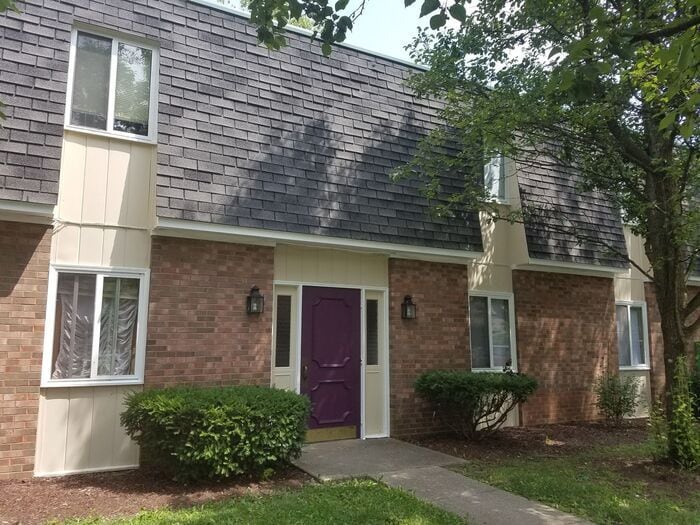Building Photo - 2 Bedroom 1st Floor Apartment by Baesler's...