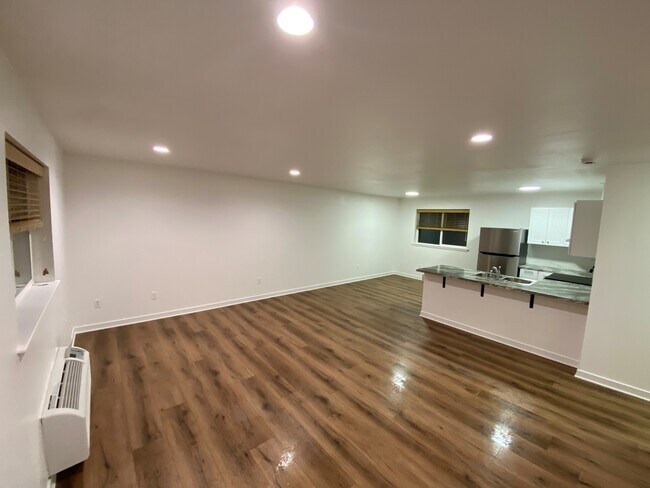 Building Photo - 1001 Lincoln St