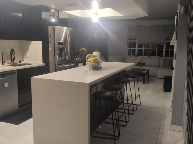 Foto del edificio - 721 SW 148th Ave