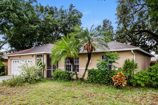 Foto del edificio - 719 Rue Labeau Cir