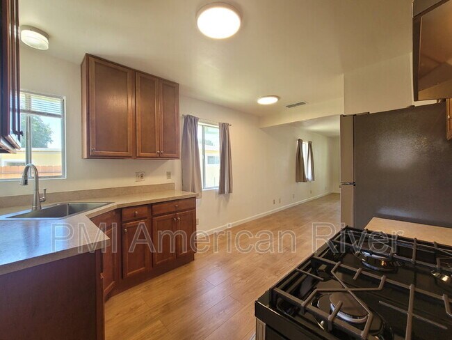 Foto del edificio - 619 Williams St