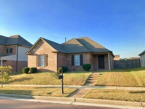 Building Photo - 10042 Branley Oak Dr