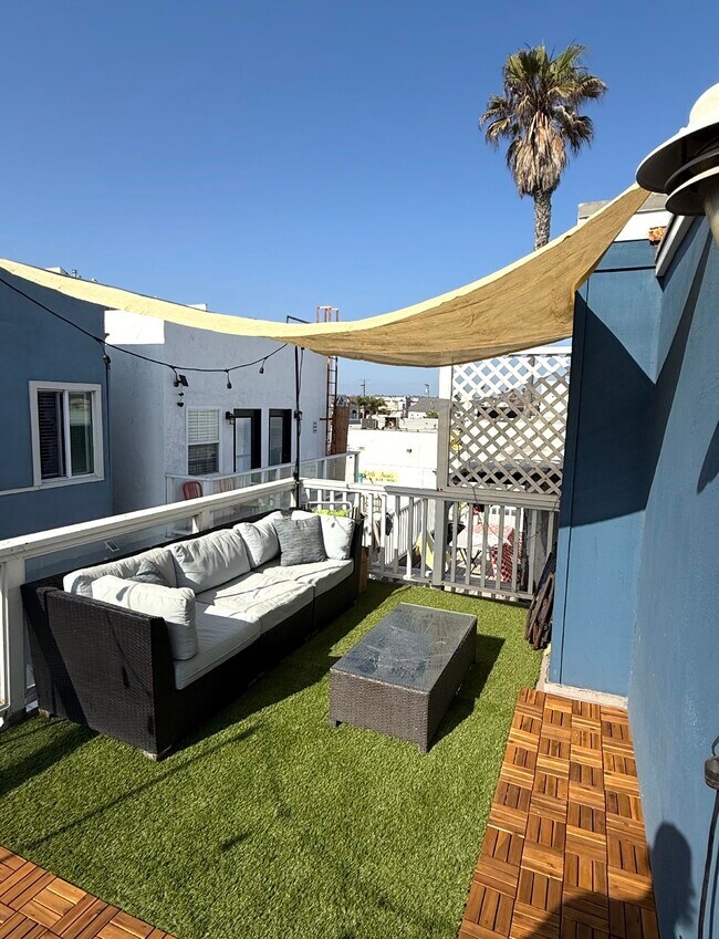 Foto del edificio - 3747 Strandway