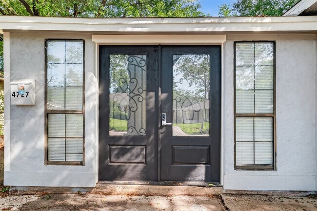 Foto del edificio - 4727 Arvilla Ln