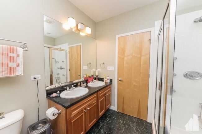 Foto del edificio - 3 bedroom in Chicago IL 60622
